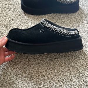 Ugg tazz - size 9